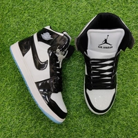 Jordan 1 glossy black - UK 7
