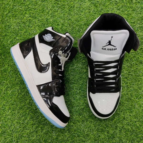 Jordan 1 glossy black - UK 7