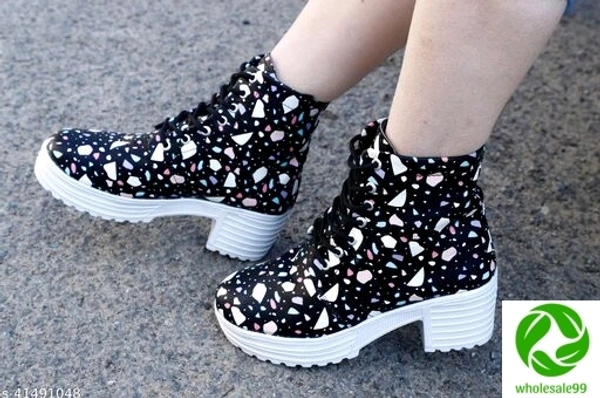 Fabulous Women Boots - white and black, IND 8