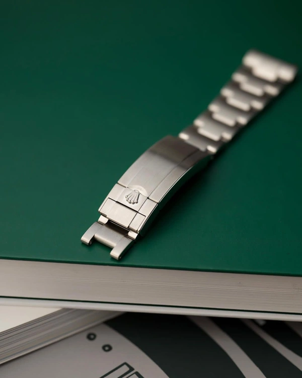 Rolex Submariner meticulously designed watch with gold bracelet now available & Ready to ship today 🌟 - Blue Stone