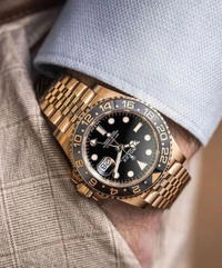 Rolex GMT Master 2 Back again with a latest Upgrade, 2023 ever rose edition comes with New 3 Link Stainless Steel bracelet.* ✅