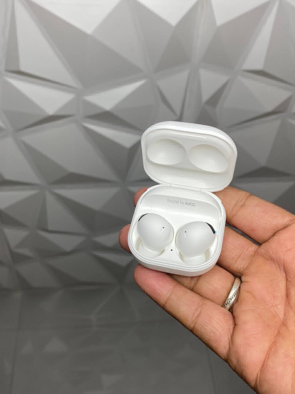 ほぼ新品　Galaxy Buds2 Pro AKGサウンド Amazon.com: SAMSUNG Galaxy Buds2 Pro True Wireless Bluetooth