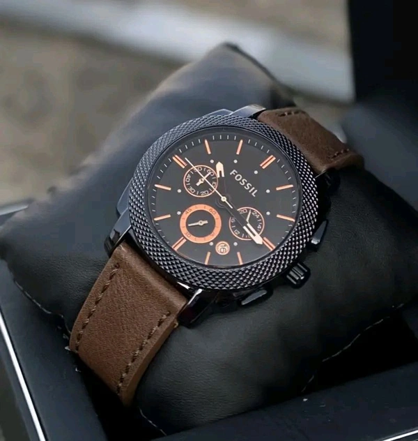 Fossil FS4656 Brown features a dial with chronograph movement.