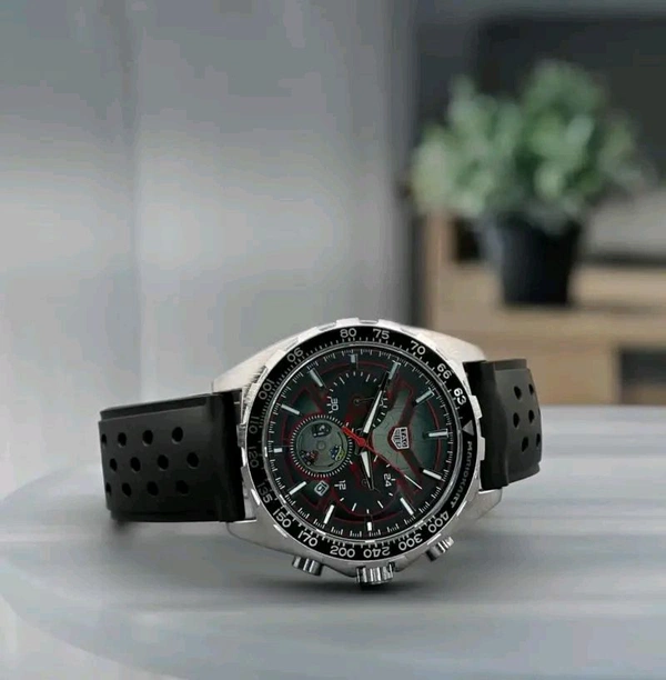 The Tag Heuer Carrera Quartz Chronograph is a superb watch with beautiful styling.Brand: Tag Heuer