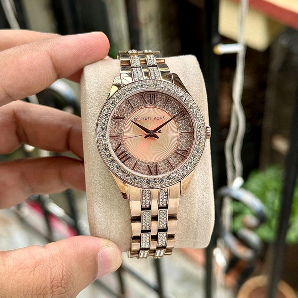 MICHAEL KORS HARLOWE β SHINE BOLD, SPARKLE BRIGHT