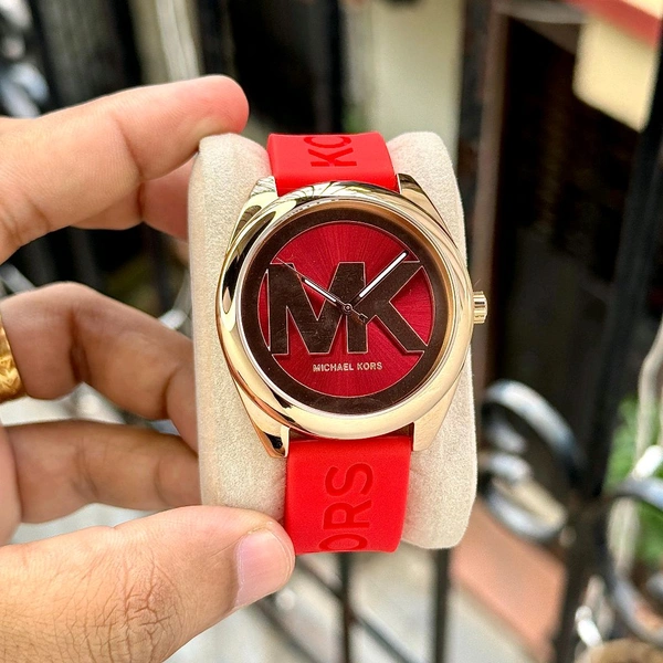 MICHAEL KORS JANELLE β FIERCE. BOLD. ICONIC - Red