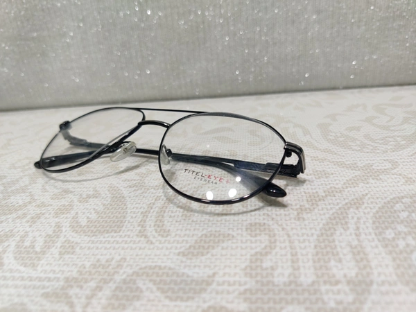 Titel Eye + 8015 - Black, 51