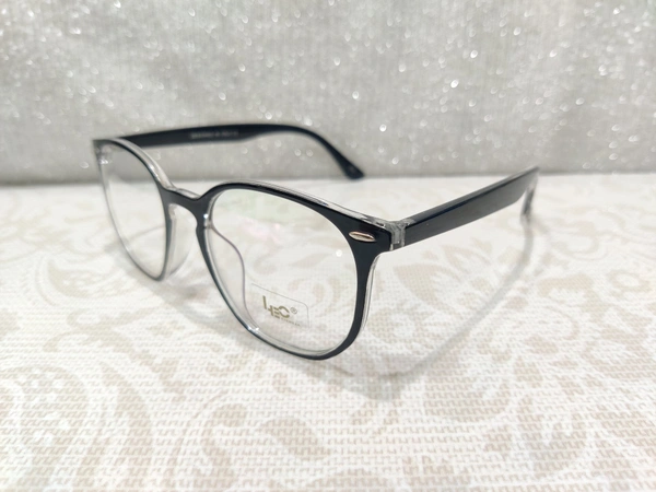 Leo 106 - Black, 52