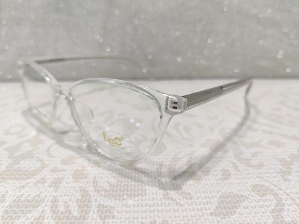 Leo 8015 - White, 52