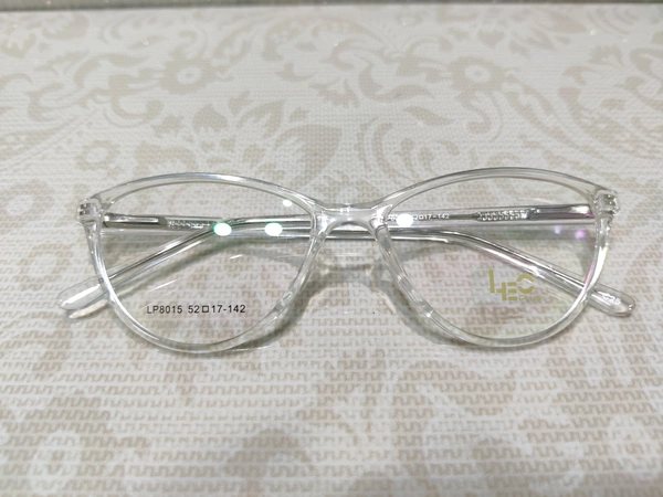 Leo 8015 - White, 52