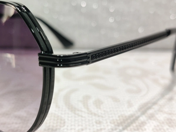 B80 577 - Black