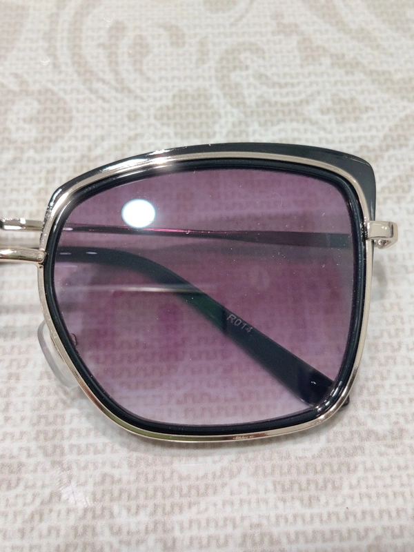 R 014 - Black