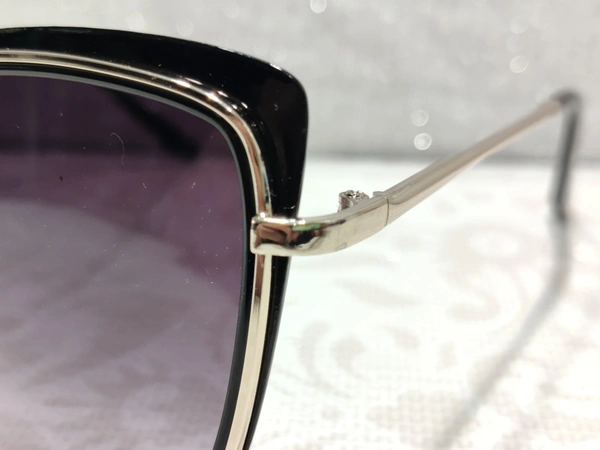 R 014 - Black