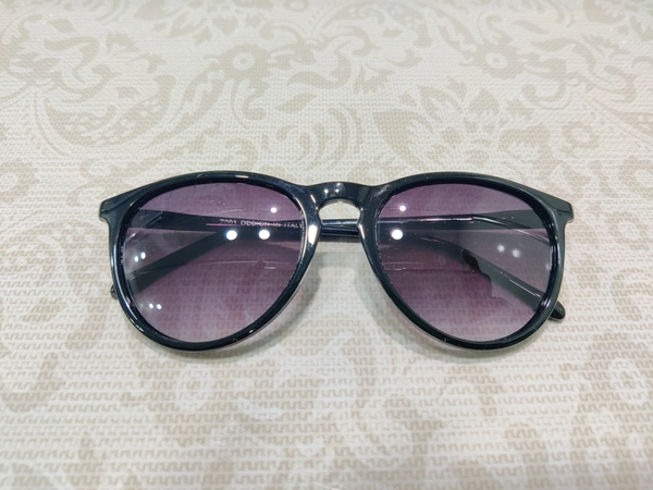 Z 001 - Black