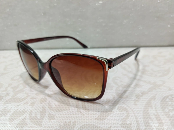 B 006 - Brown