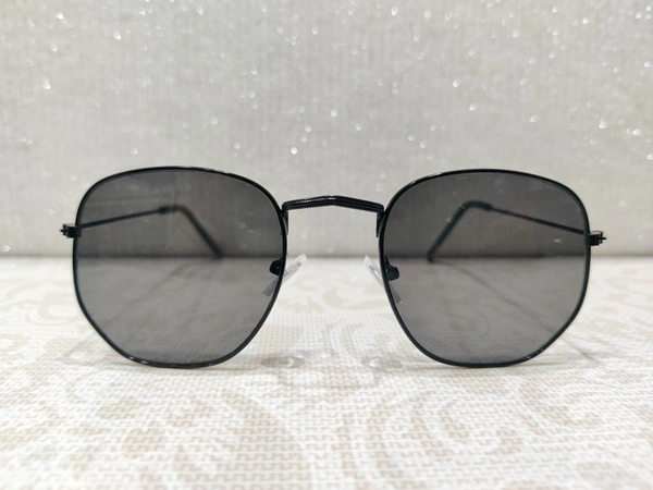 G 004 - Black
