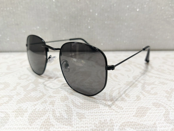 G 004 - Black