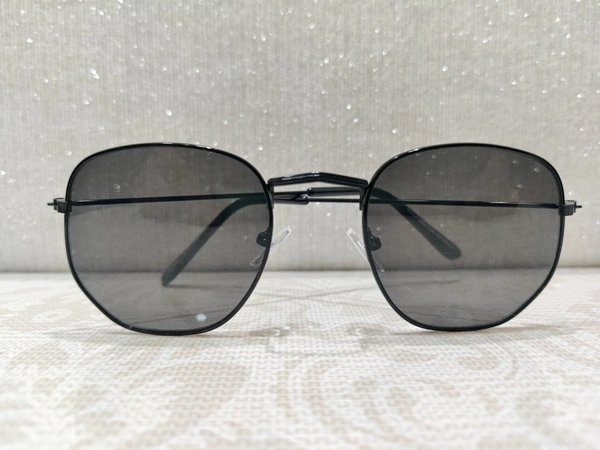 G 004 - Black