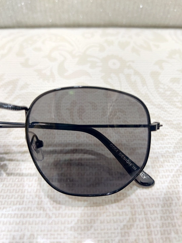 G 004 - Black