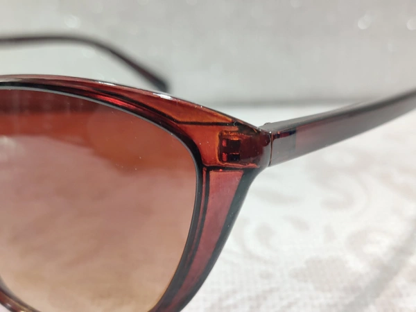 Gaga 008 - Brown