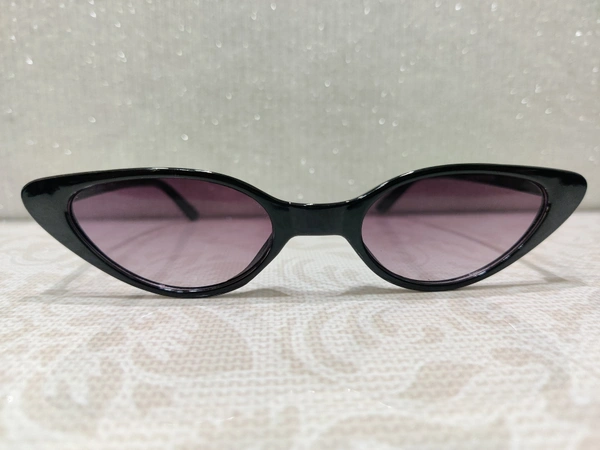 C 001 - Black