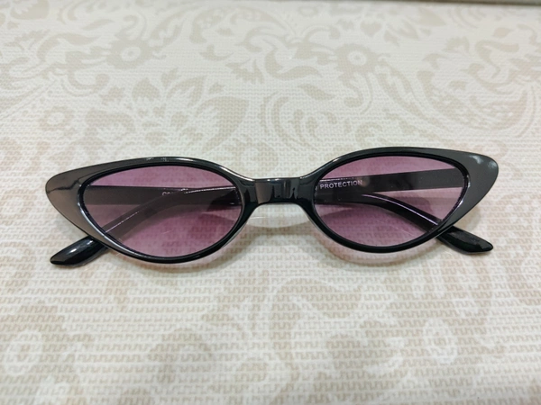 C 001 - Black