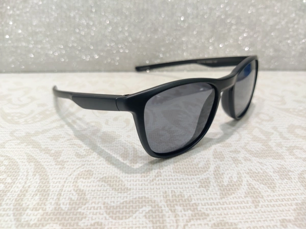 Escape Polarized 1319 - Black