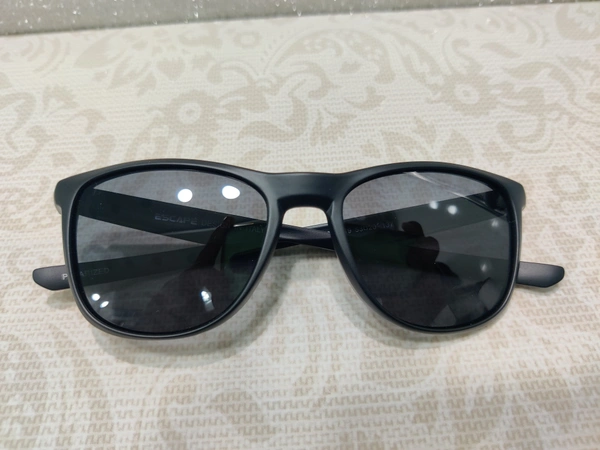 Escape Polarized 1319 - Black