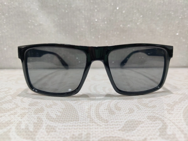 P952 - Black
