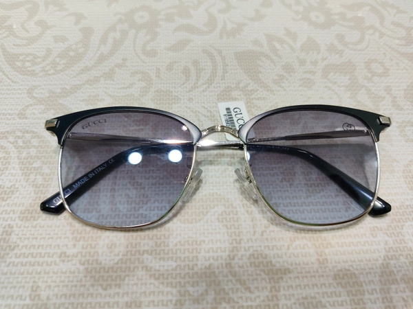 Gucci 705 - Silver