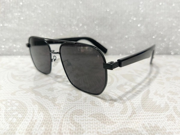 B 51 - Black
