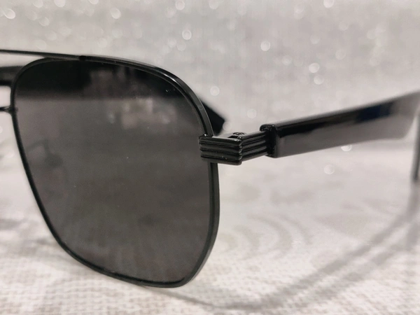 B 51 - Black
