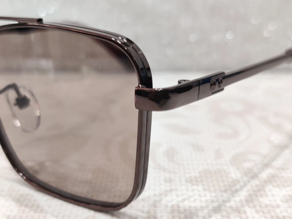 B80 661 666c - Brown