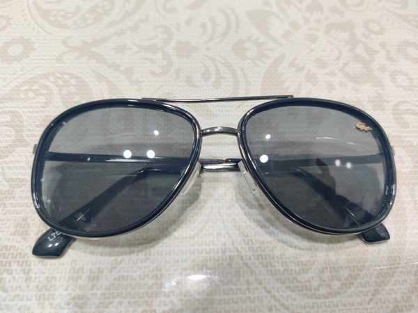 L 758c - Black