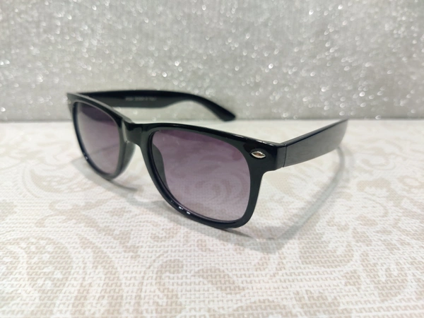 Posh 12 - Black