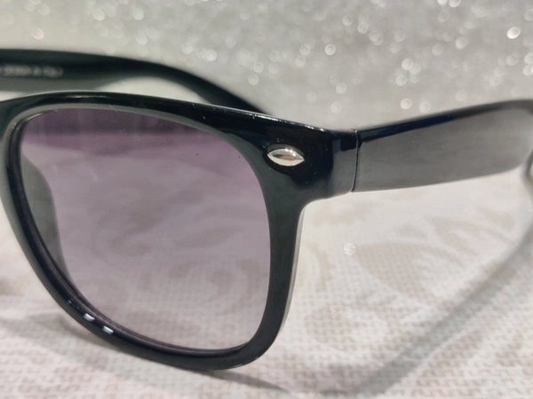 Posh 12 - Black