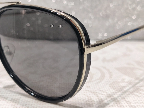 L 145c - Black