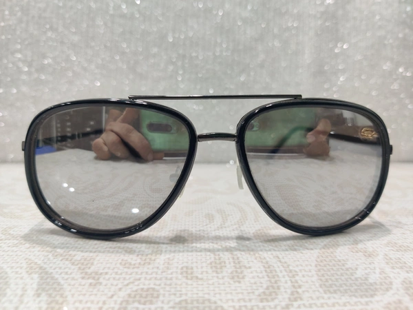 L 758c - Black