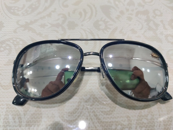 L 758c - Black