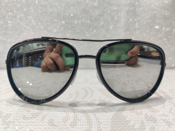 L 145c - Black