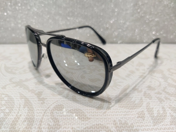 L 145c - Black