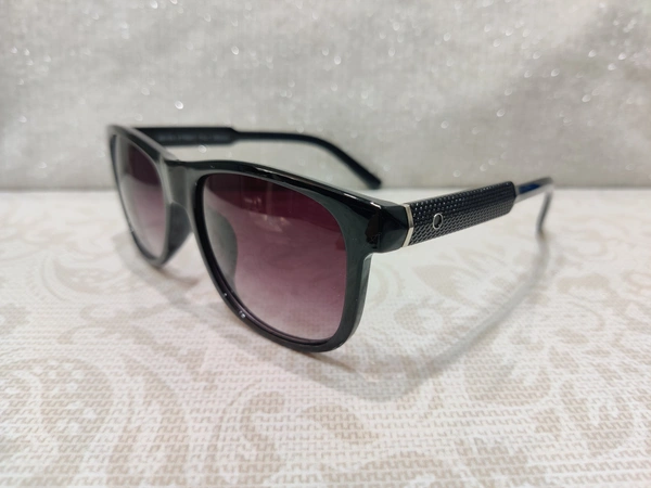 Seven Street 143 - Black