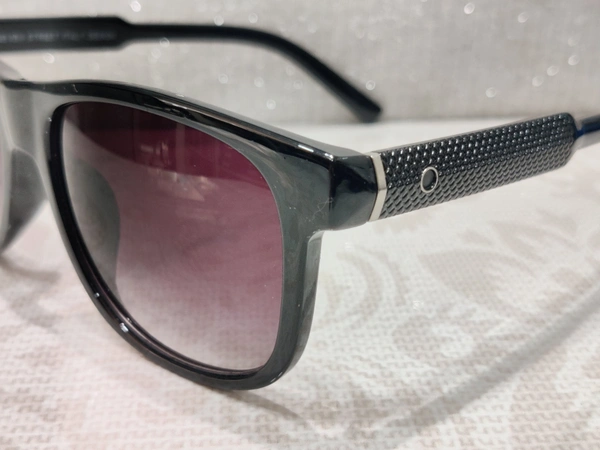 Seven Street 143 - Black