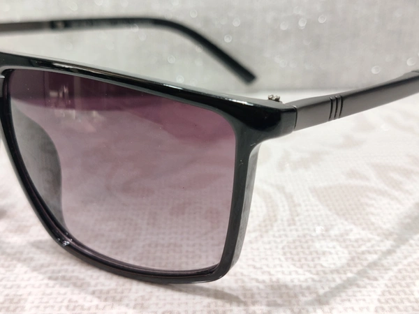 Seven Street 125 - Black