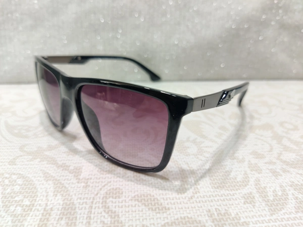 Seven Street 145 - Black