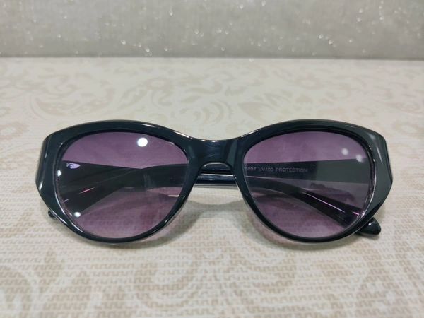 P 9097 - Black