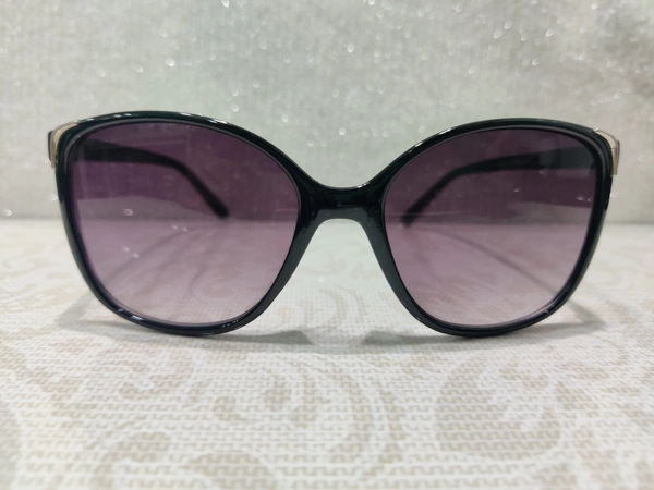 B 006 - Black