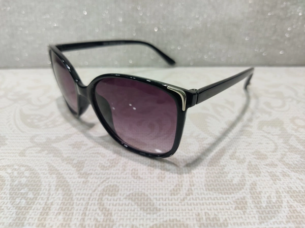 B 006 - Black