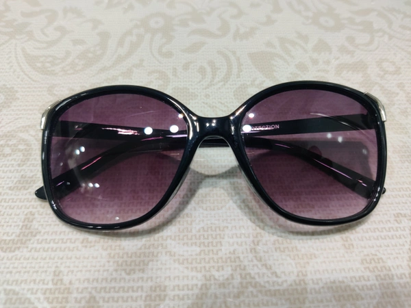 B 006 - Black