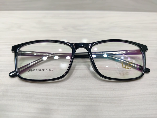 Leo Plus 8002 - Black, 52
